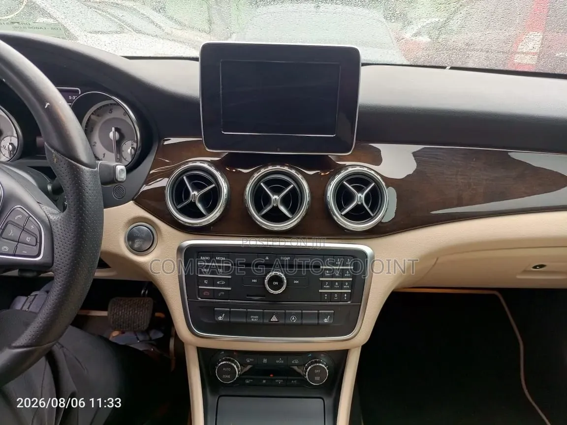 Mercedes-Benz GLA 250 2016 White