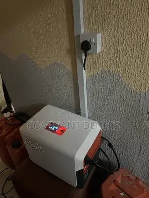 Cola 3600 (3.6kwh/2200w) Solar Generator