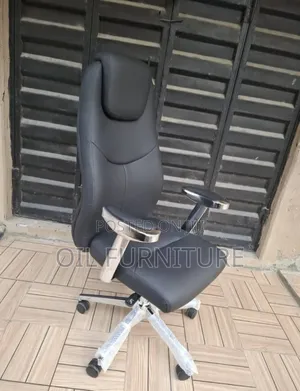 High-End Orthopedic Executive Boss Office Chair With Metal Base