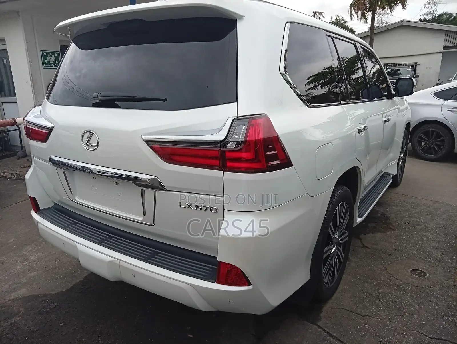Lexus LX 2019 White