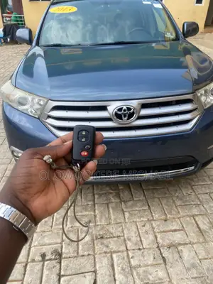 Toyota Highlander Limited 2012 Blue