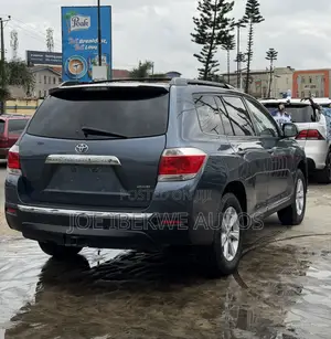 Toyota Highlander Limited 2012 Gray