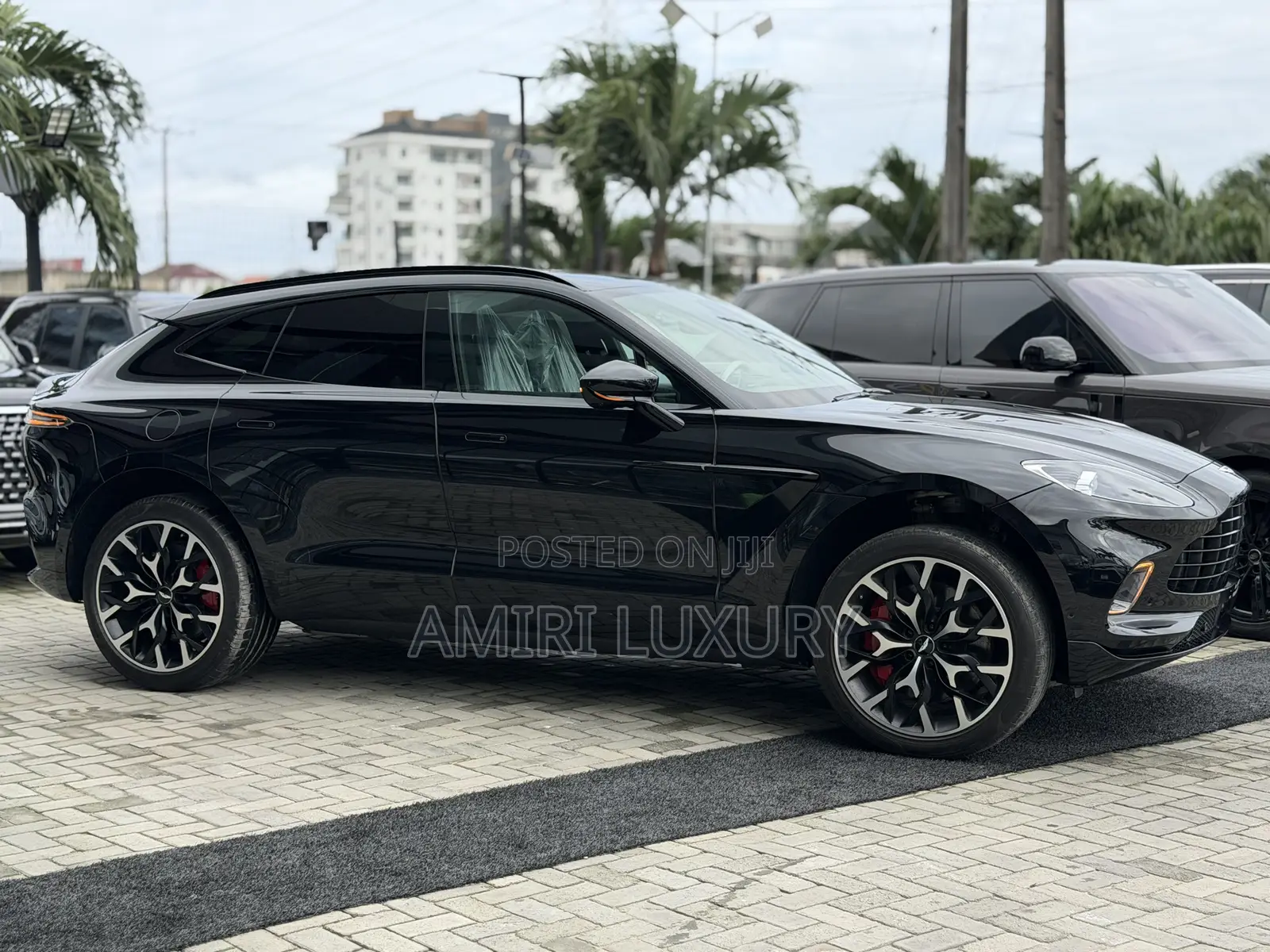 Aston Martin DBX 2021 Black