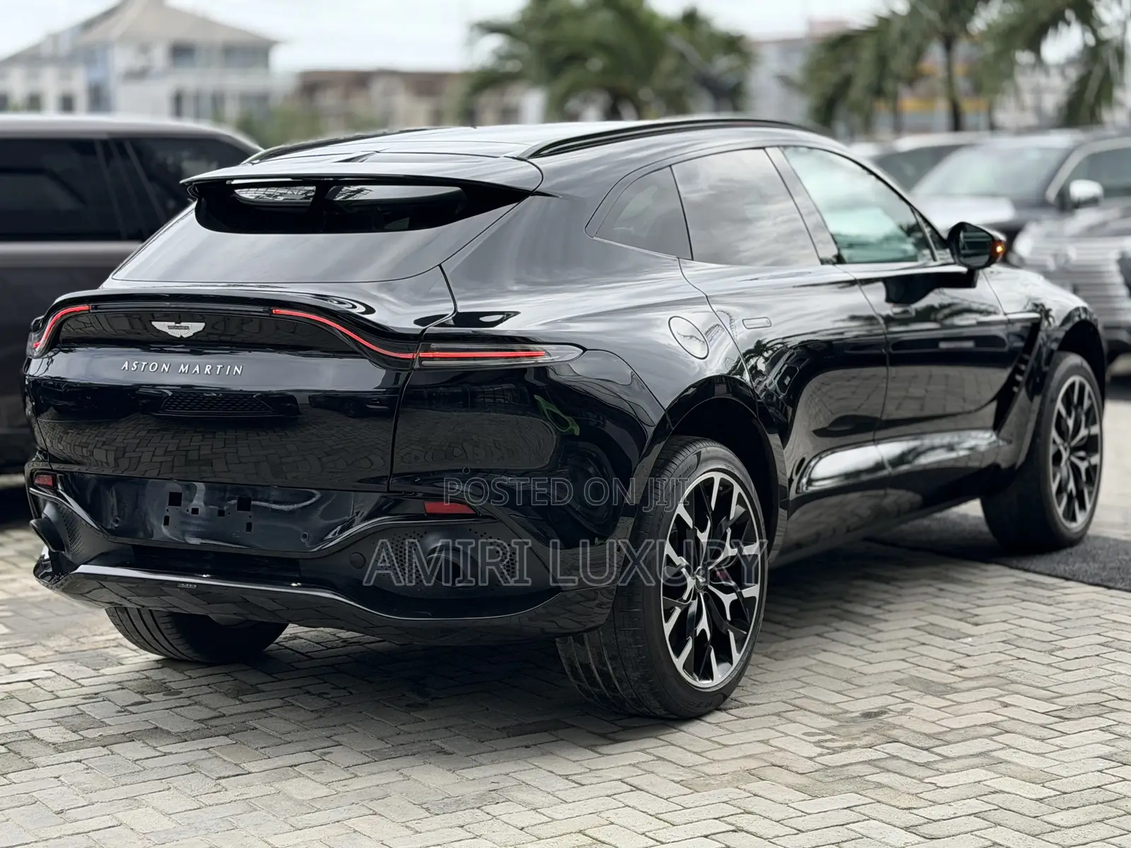 Aston Martin DBX 2021 Black