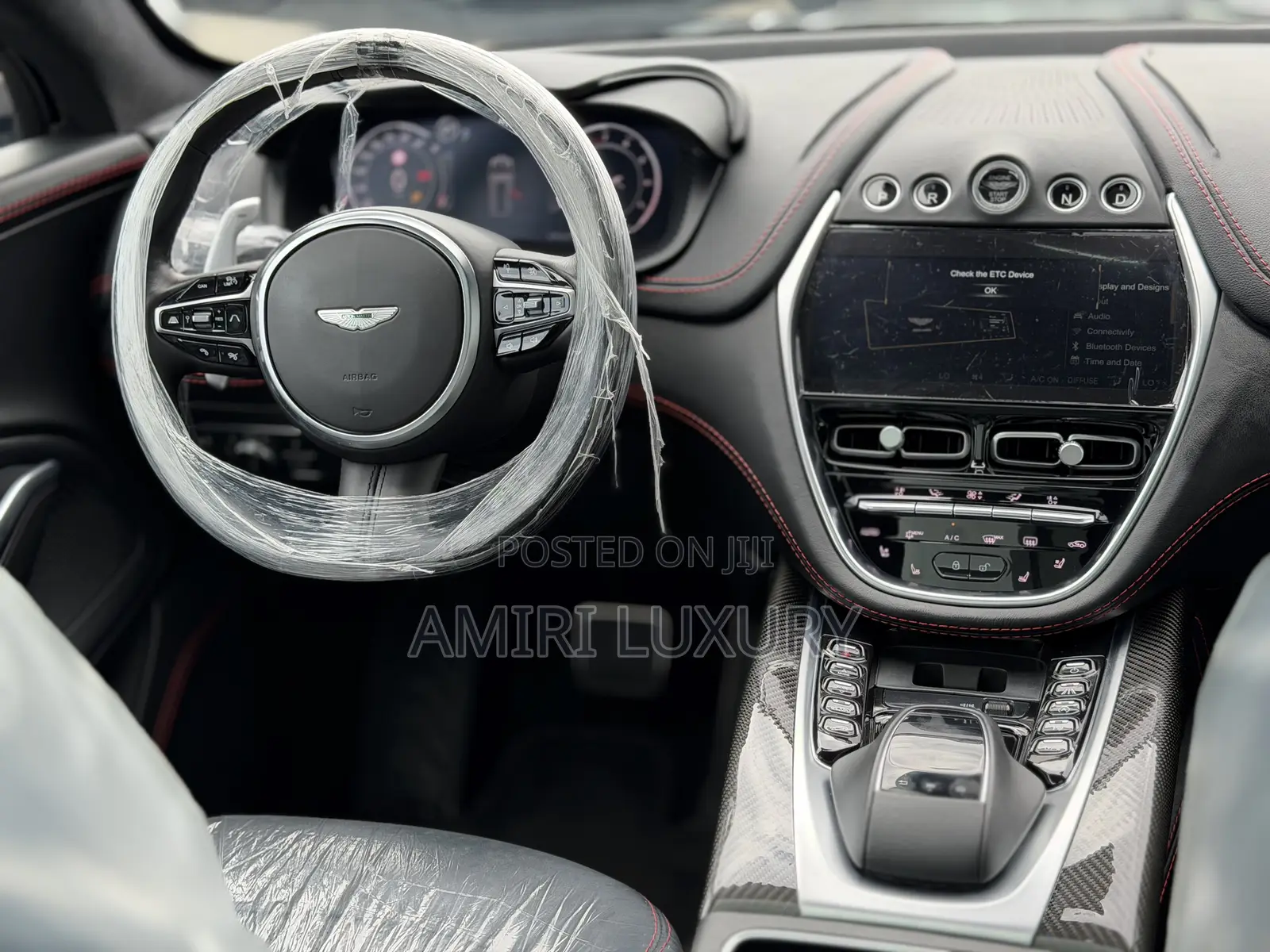 Aston Martin DBX 2021 Black