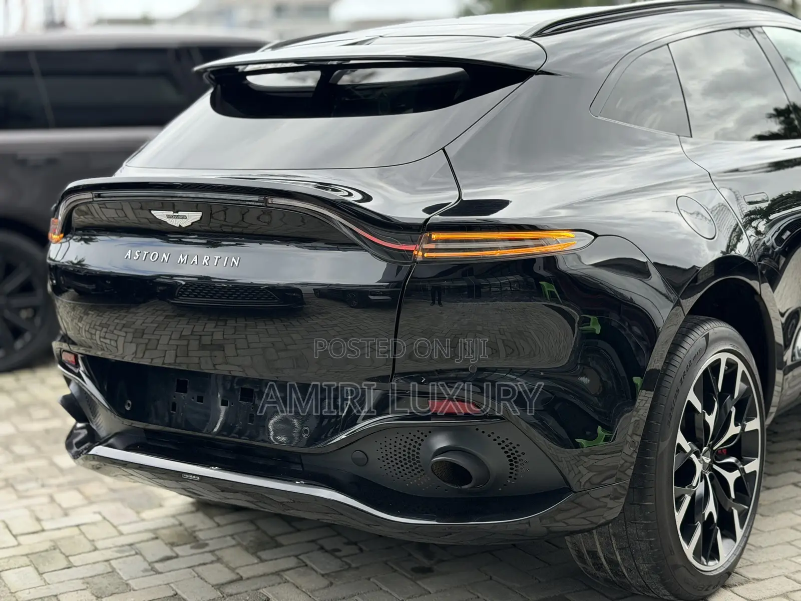 Aston Martin DBX 2021 Black