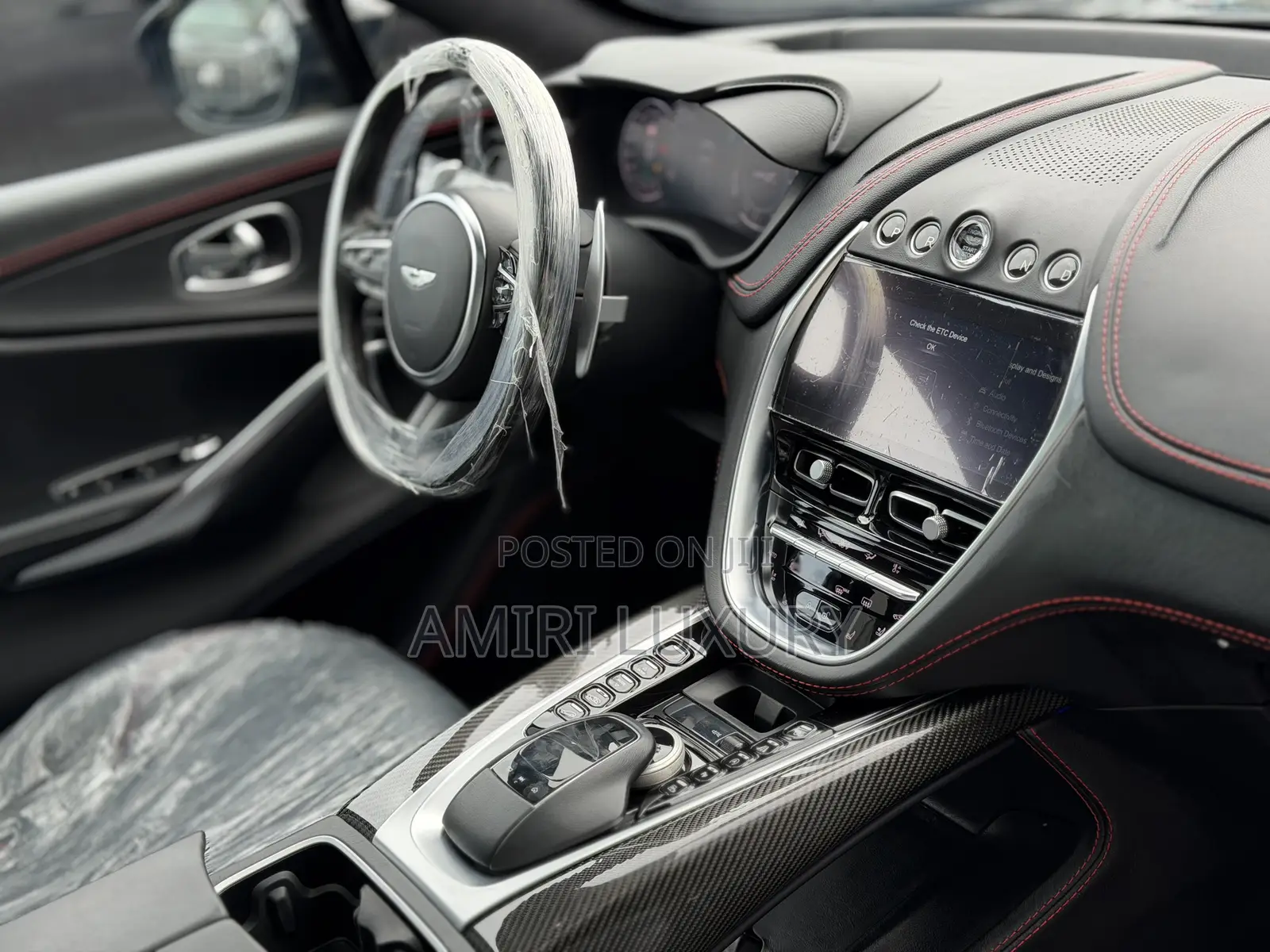 Aston Martin DBX 2021 Black