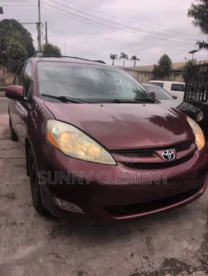 Toyota Sienna 2008 Red