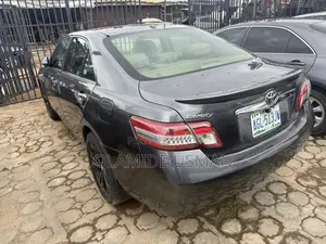 Toyota Camry LE 4dr Sedan (2.5L 4cyl 6A) 2011 Gray