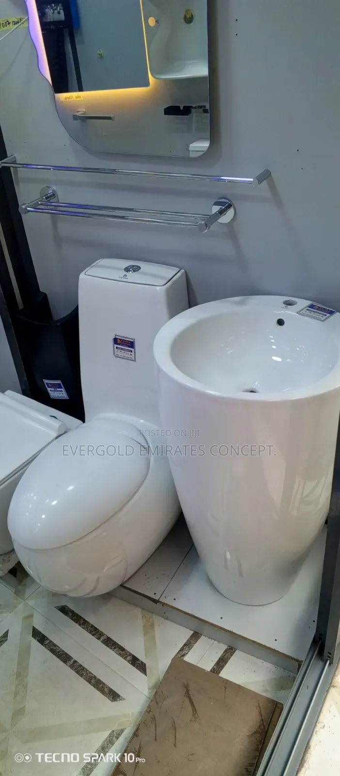 Executive Egg Shape Mini Set Water Closet