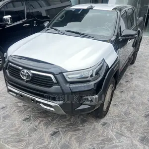 New Toyota Hilux 2025 Black