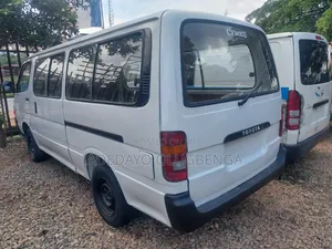 Toyota HiAce 2001 White