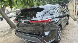Toyota Highlander XLE 2021 Black