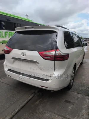 Toyota Sienna Limited Premium 7 Passenger (3.5L 6cyl 8A) 2016 White