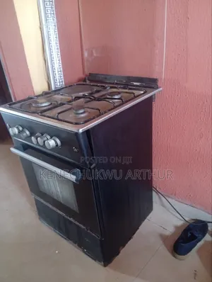 Neatly Used Standing Gas Cooker With Oven (60 X 60)
