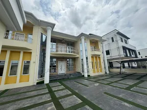 Furnished 8bdrm Mansion in Private Estate Osapa for sale