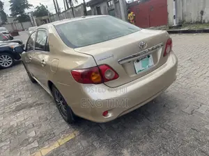 Toyota Corolla 2009 Gold