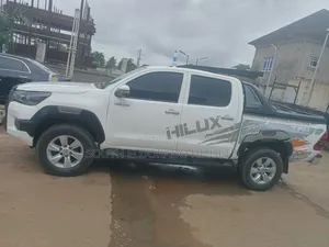 Toyota Hilux 2014 White