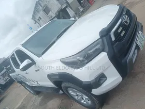 Toyota Hilux 2014 White