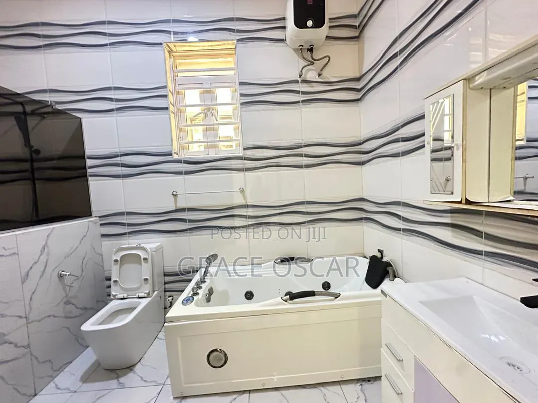 4bdrm Duplex in Chevron for rent