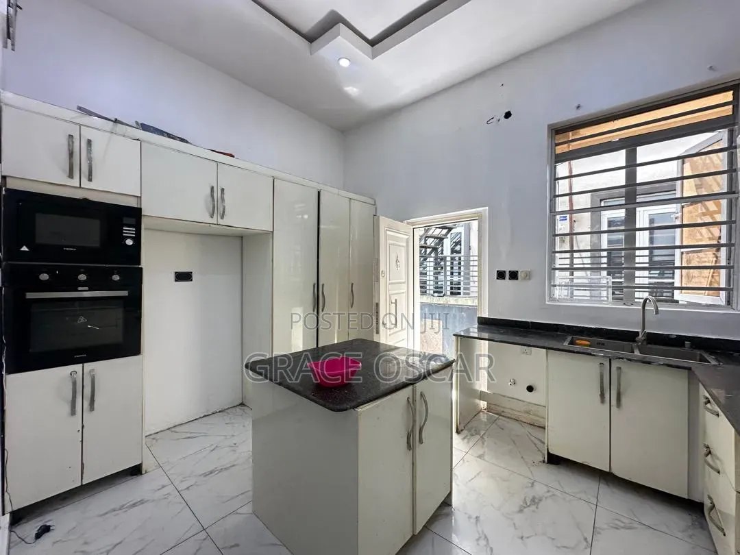 4bdrm Duplex in Chevron for rent