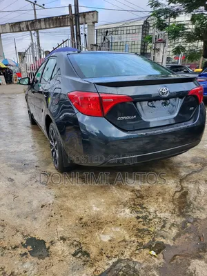 Toyota Corolla SE (1.8L 4cyl 6M) 2018 Blue