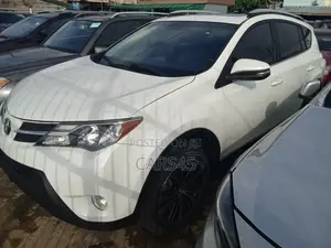 Toyota RAV4 XLE 4dr SUV (2.5L 4cyl 6A) 2015 White