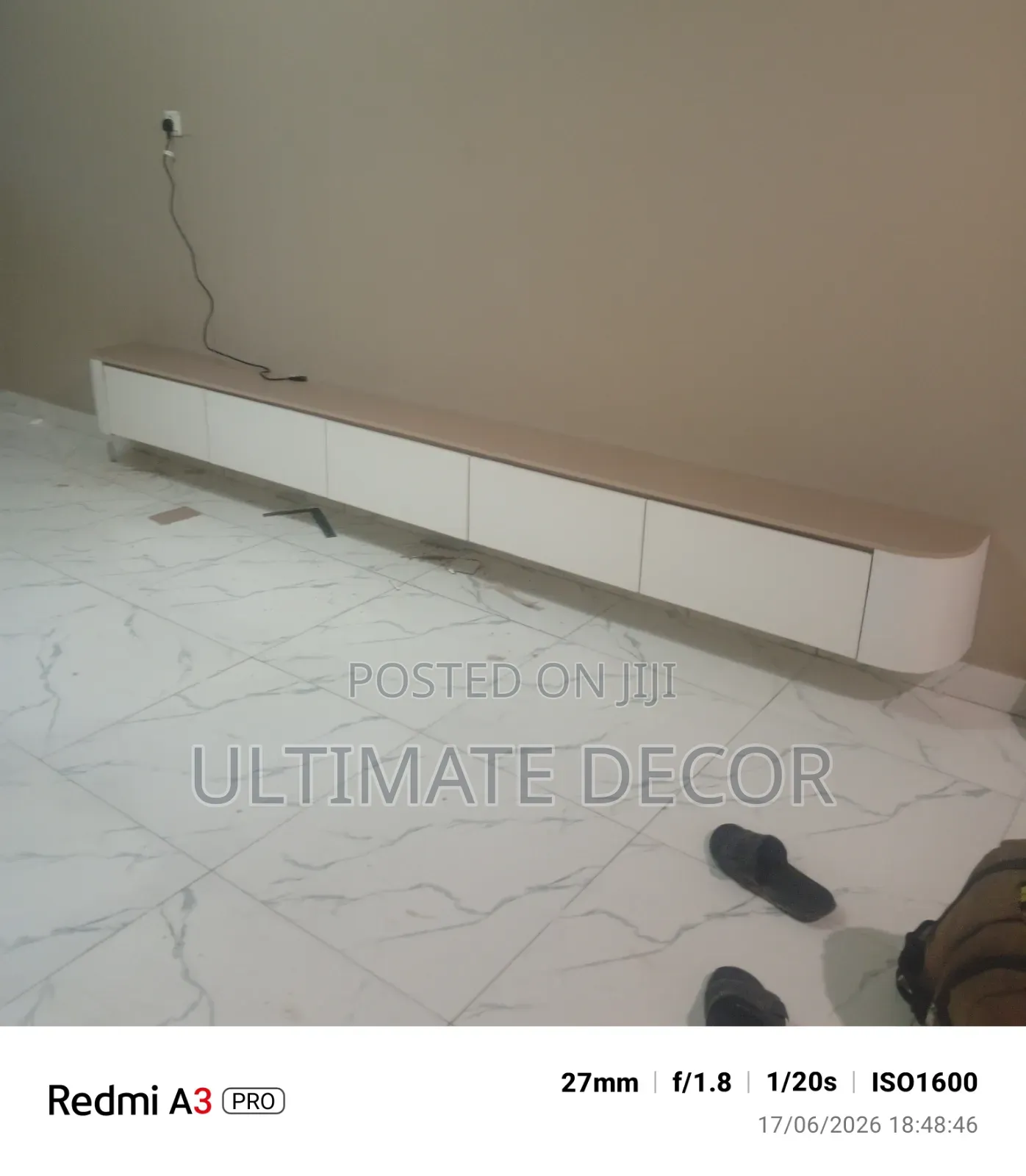 6ft Curve TV Console