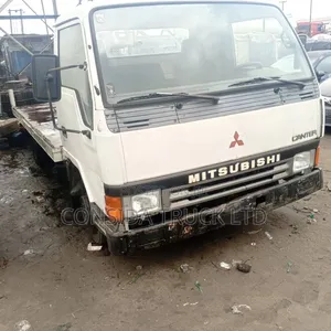 Mitsubishi Canter Truck White 1998