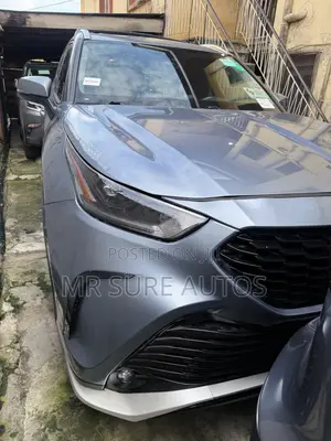 Toyota Highlander XLE 2021 Blue