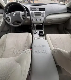 Toyota Camry LE 4dr Sedan (2.5L 4cyl 6AM) 2010 Green