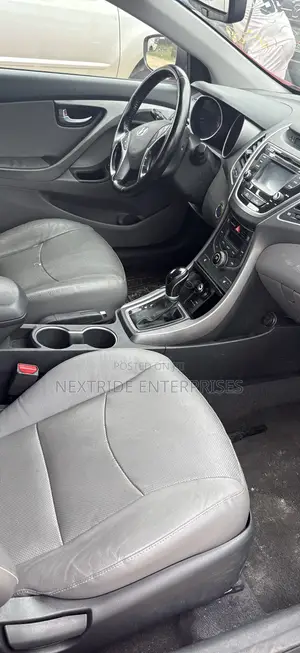 Hyundai Elantra Limited Sedan FWD (1.8L 4cyl 6A) 2016 Red