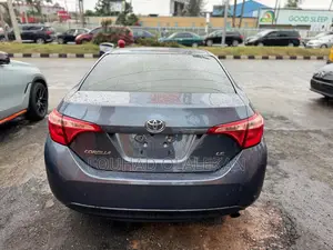 Toyota Corolla LE (1.8L 4cyl 2A) 2018 Gray