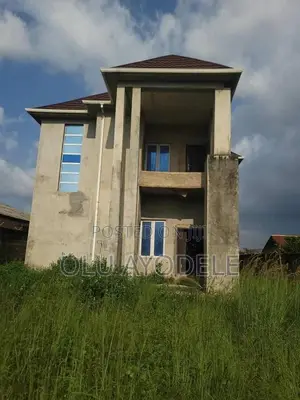6bdrm Duplex in Ido for sale