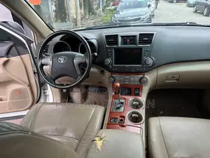 Toyota Highlander Limited 2010 White