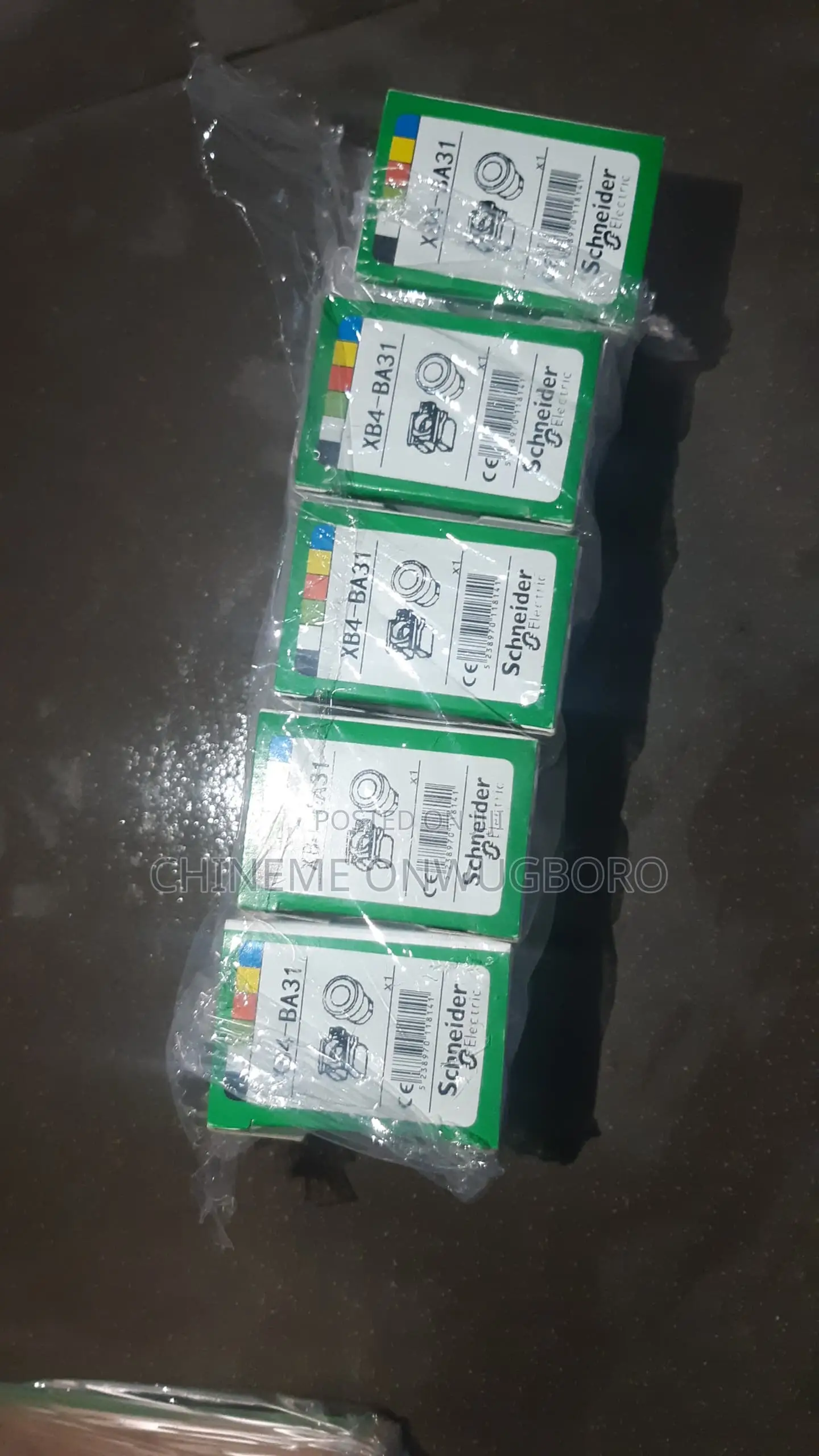 XB4-BA31 Green Schneider Push Button
