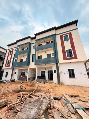 2bdrm Apartment in Surulere Lagos for sale