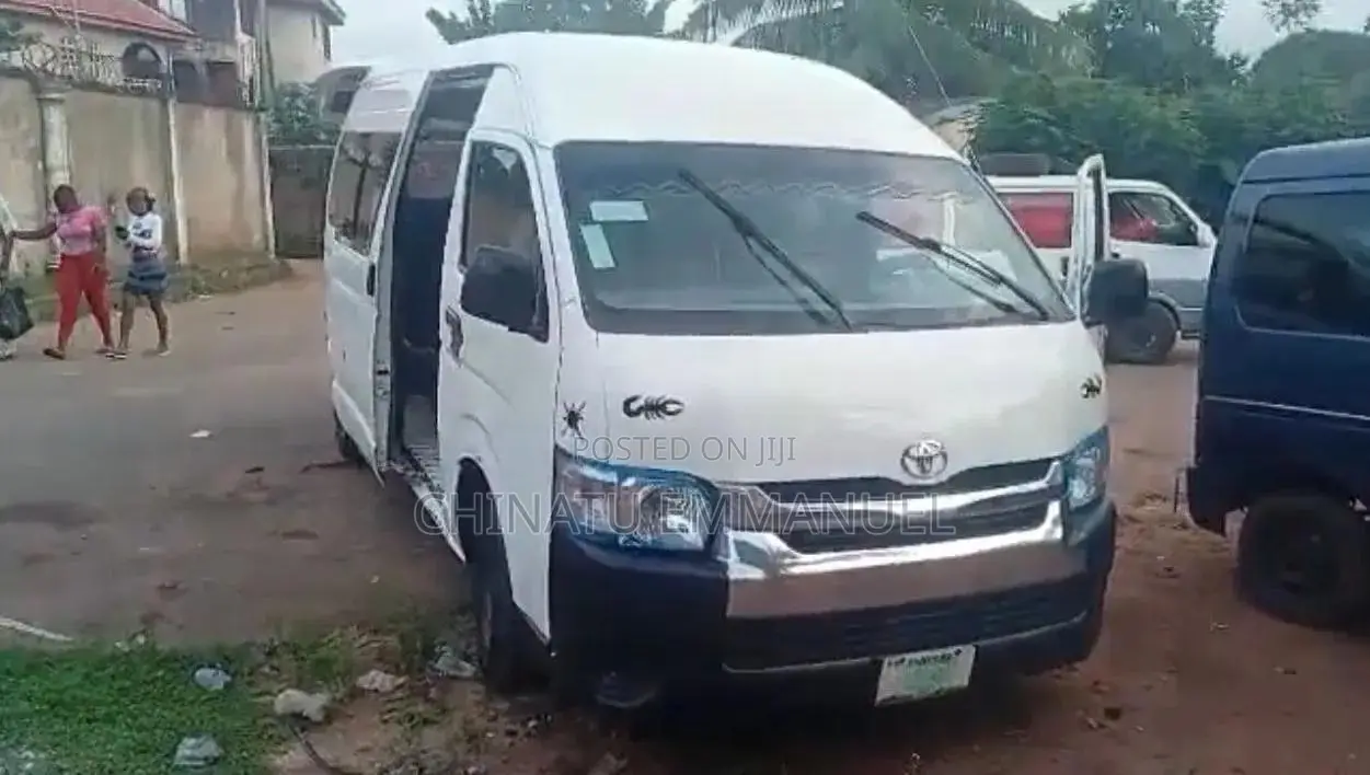 Toyota HiAce 2015 White