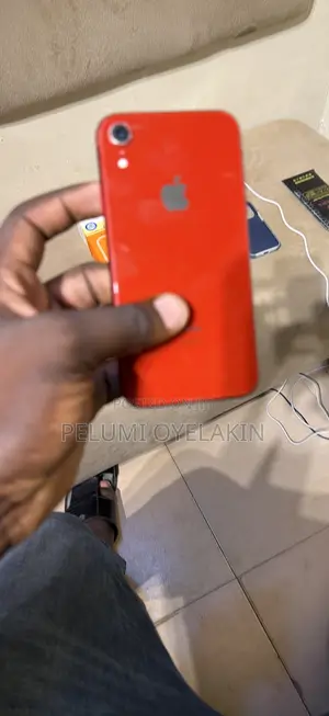 Apple iPhone XR 64 GB Red