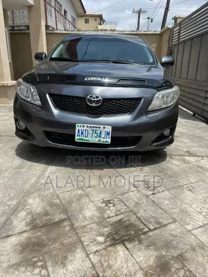 Toyota Corolla Base 4dr Sedan (1.8L 4cyl 5M) 2010 Gray