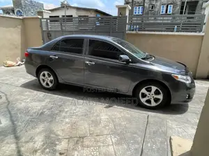 Toyota Corolla Base 4dr Sedan (1.8L 4cyl 5M) 2010 Gray