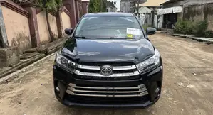 Toyota Highlander XLE 4x4 V6 (3.5L 6cyl 8A) 2018 Black