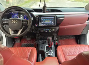 Toyota Hilux 2023 White