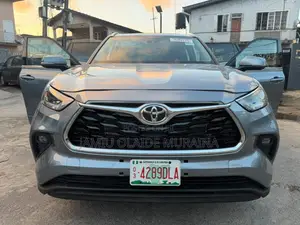 Toyota Highlander XLE 2022 Blue