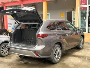 Toyota Highlander Platinum 2022 Gray