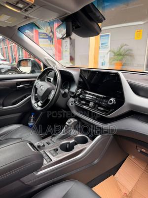 Toyota Highlander Platinum 2022 Gray