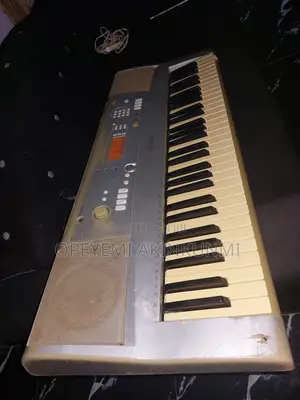 Yamaha PSR E303