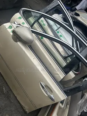 Front Left Door Es350 2010 Available