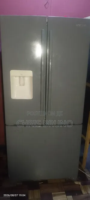 Samsung French Door Refrigerator in Good Condition With Adequate Items