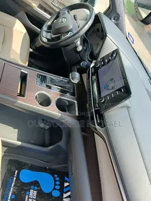 Toyota Sienna XLE 2022 Silver
